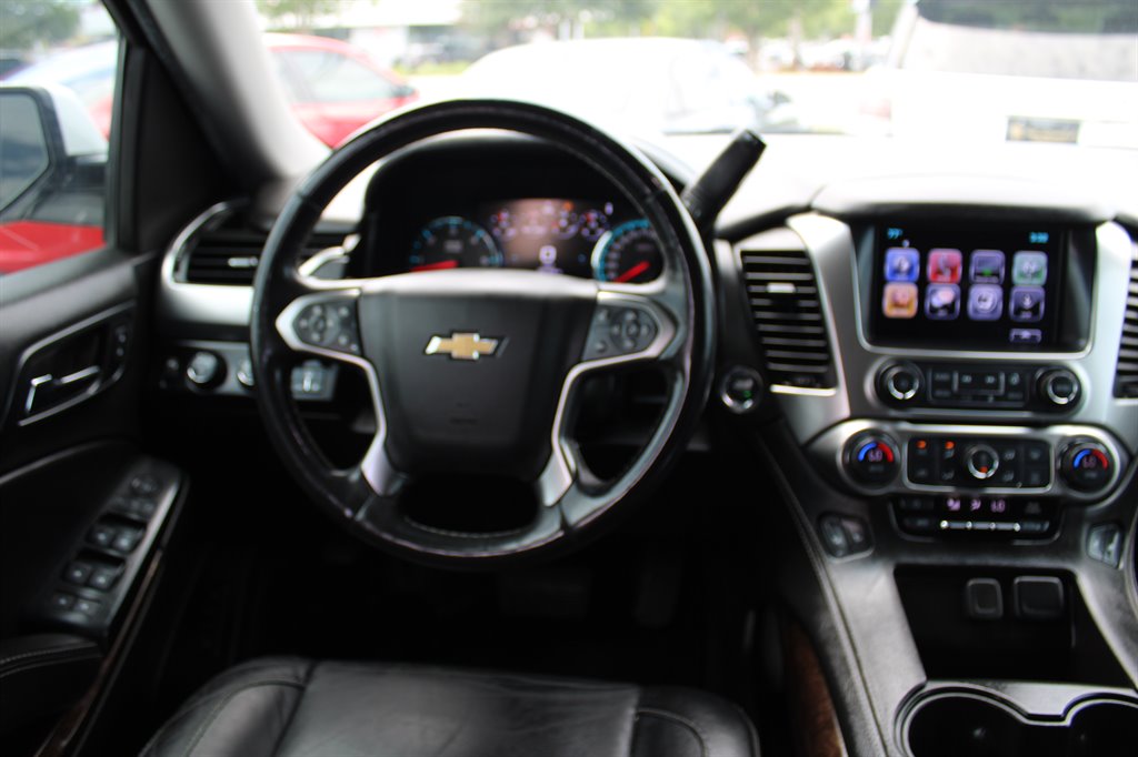 2017 Chevrolet Suburban 1500 LT photo