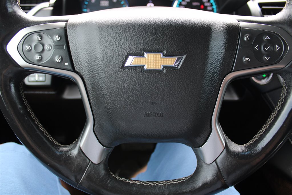 2017 Chevrolet Suburban 1500 LT photo