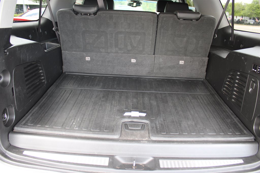 2017 Chevrolet Suburban 1500 LT photo
