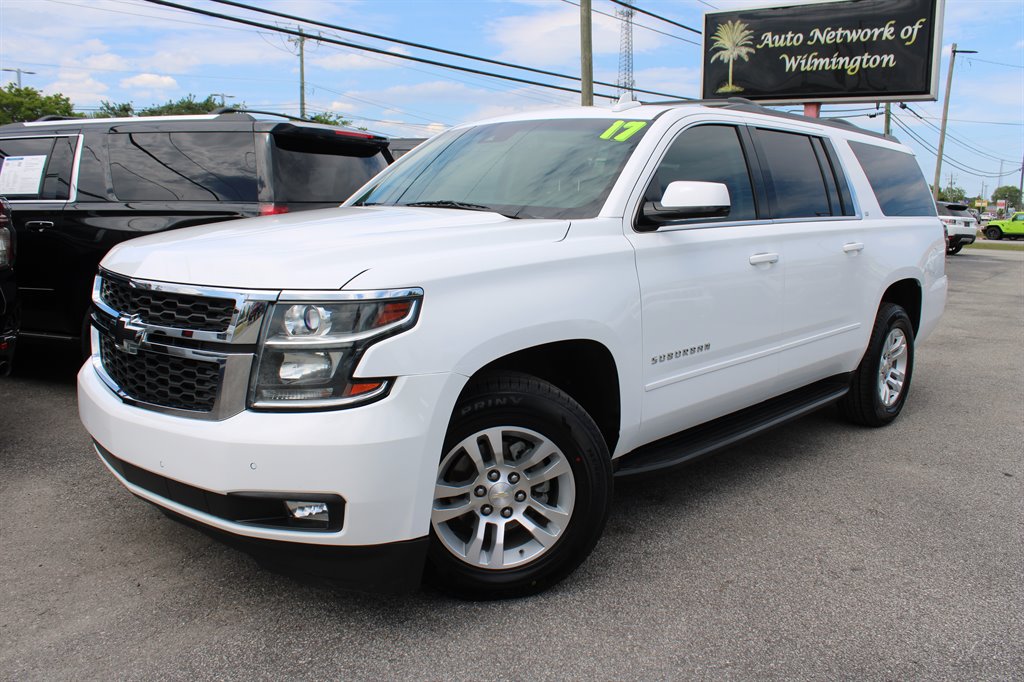 2017 Chevrolet Suburban 1500 LT photo