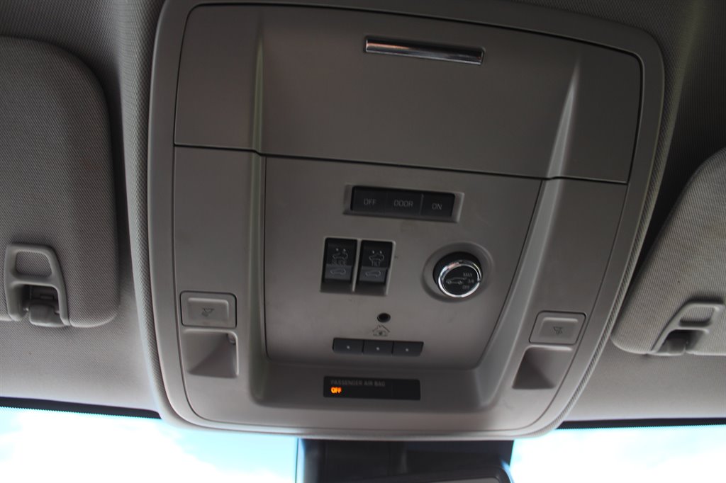 2017 Chevrolet Suburban 1500 LT photo