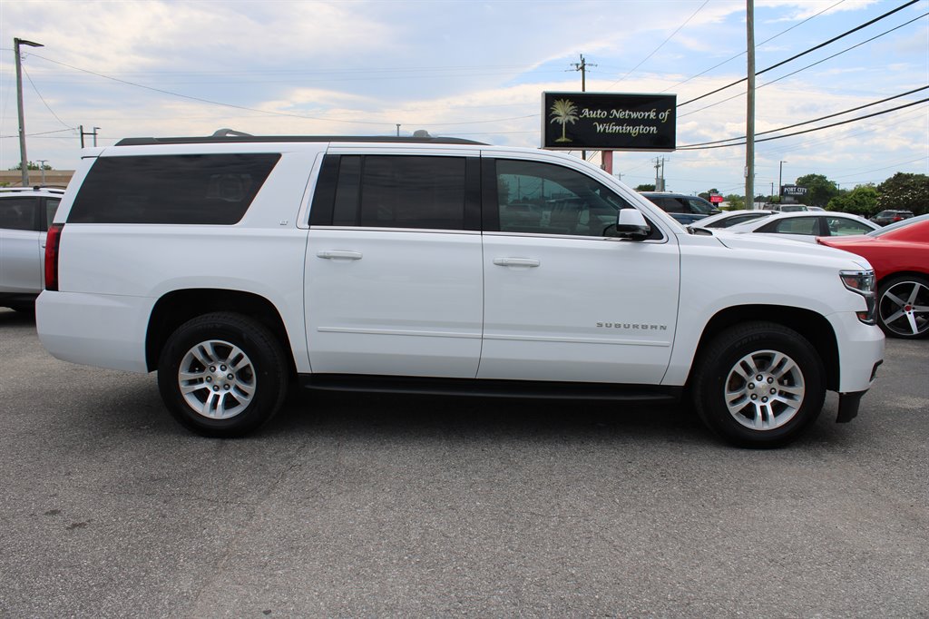 2017 Chevrolet Suburban 1500 LT photo