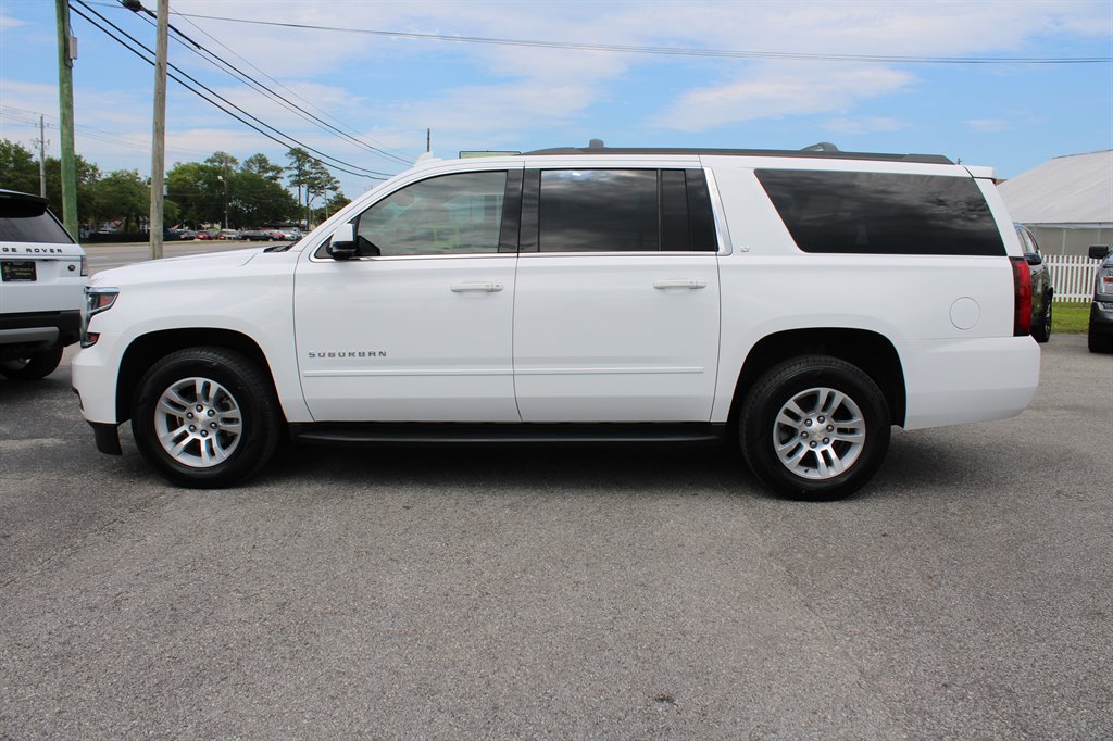 2017 Chevrolet Suburban 1500 LT photo