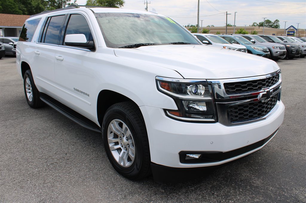 2017 Chevrolet Suburban 1500 LT photo