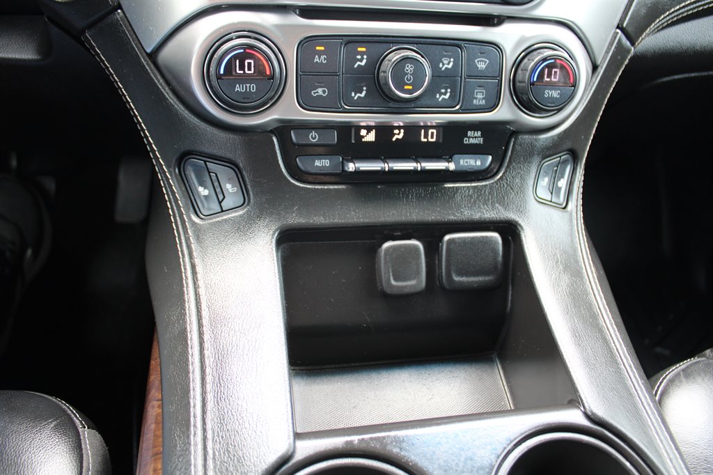 2017 Chevrolet Suburban 1500 LT photo
