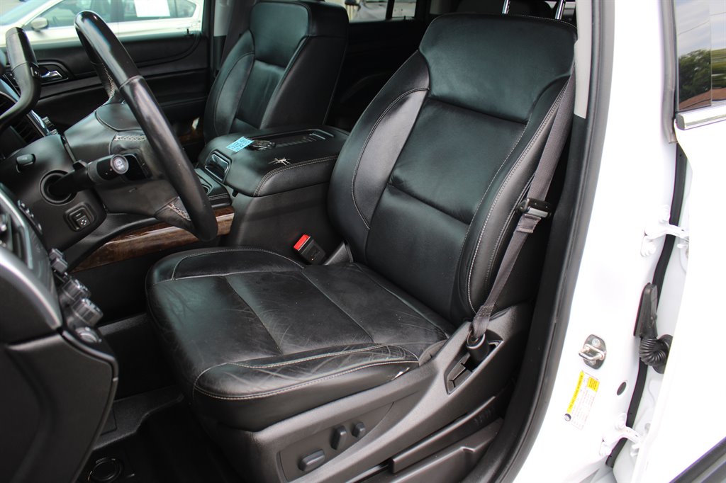 2017 Chevrolet Suburban 1500 LT photo