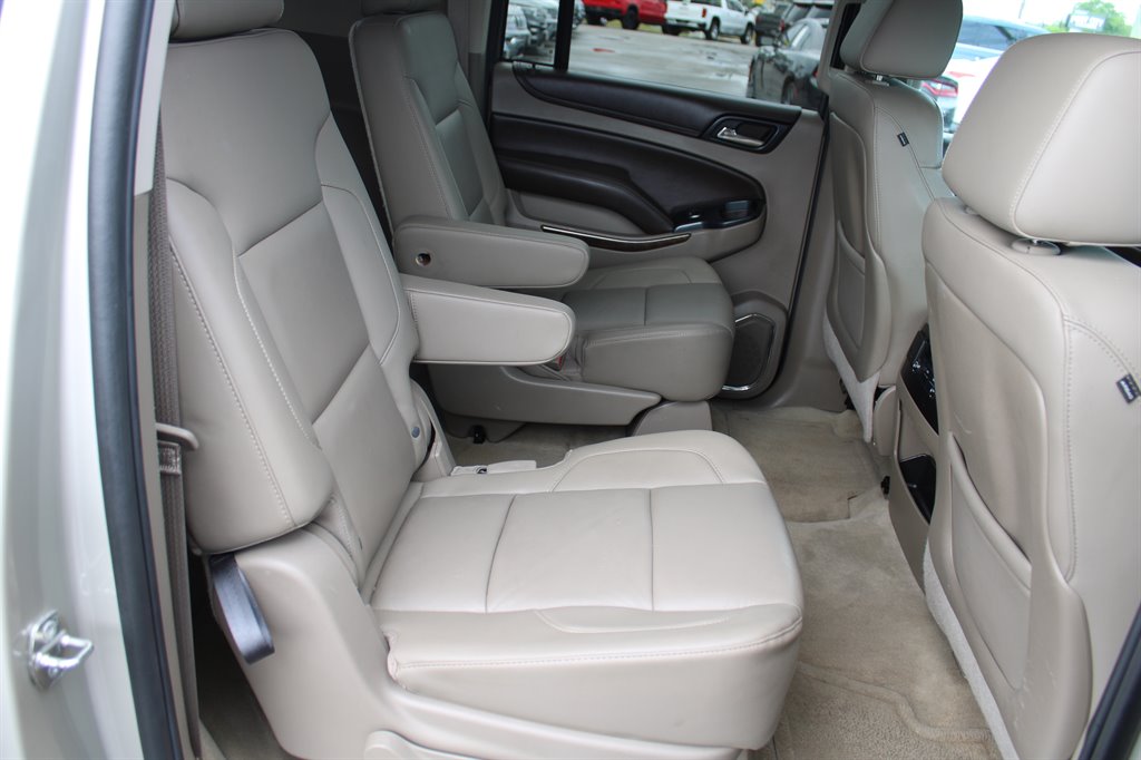 2015 Chevrolet Suburban LT 1500 photo