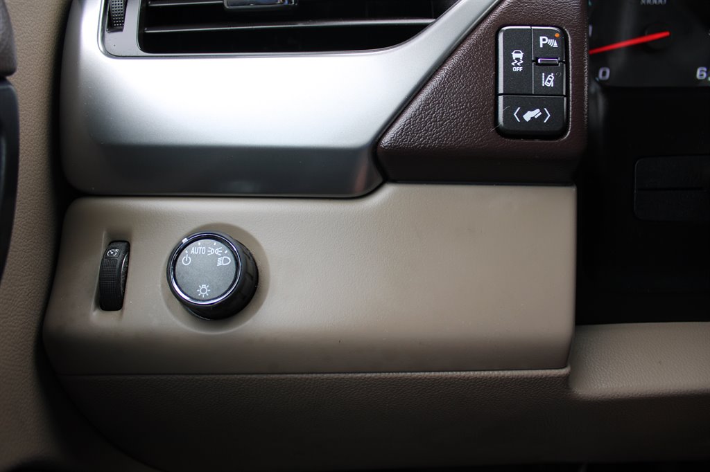 2015 Chevrolet Suburban LT 1500 photo