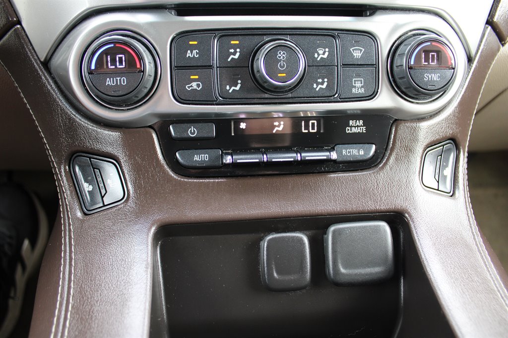 2015 Chevrolet Suburban LT 1500 photo