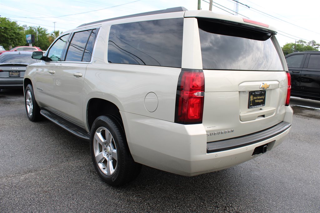2015 Chevrolet Suburban LT 1500 photo