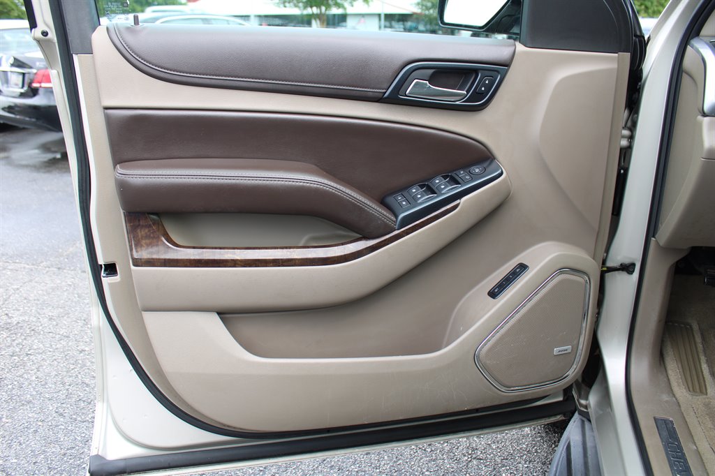 2015 Chevrolet Suburban LT 1500 photo
