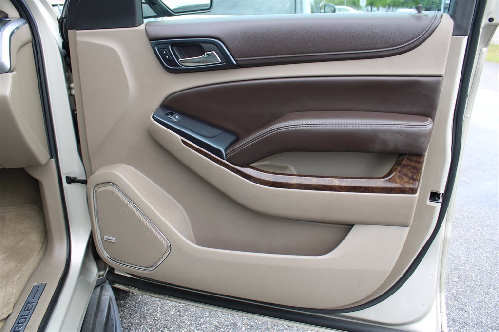 2015 Chevrolet Suburban LT 1500 photo