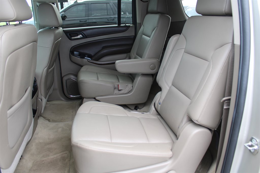 2015 Chevrolet Suburban LT 1500 photo
