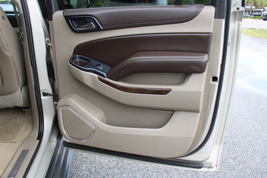 2015 Chevrolet Suburban LT 1500 photo