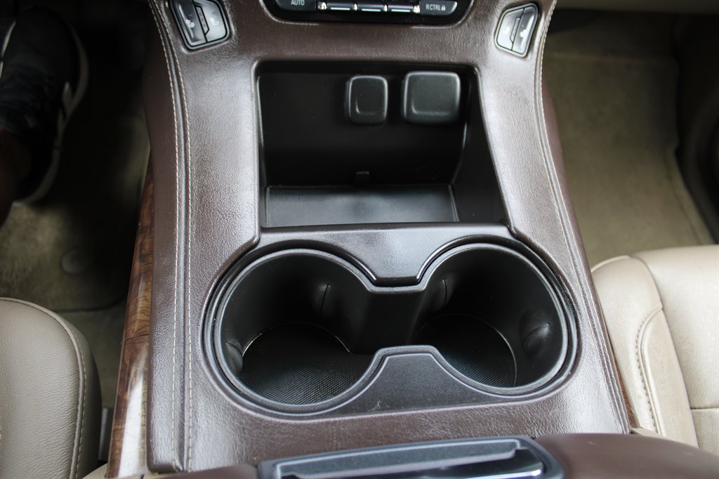 2015 Chevrolet Suburban LT 1500 photo