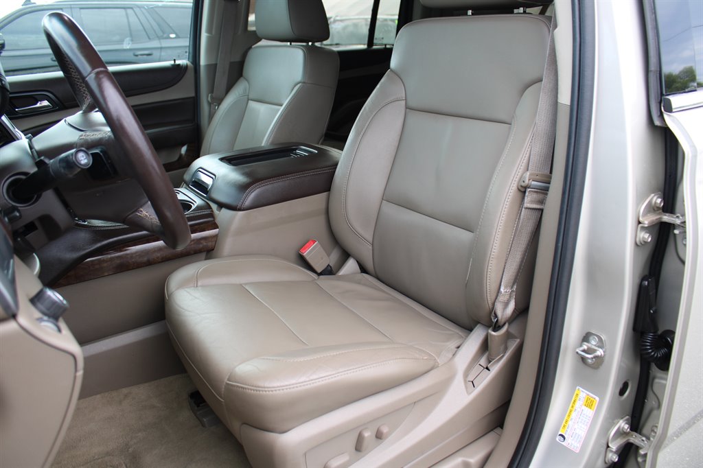 2015 Chevrolet Suburban LT 1500 photo