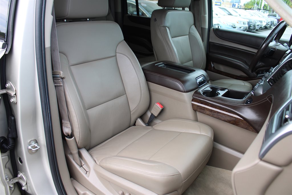 2015 Chevrolet Suburban LT 1500 photo