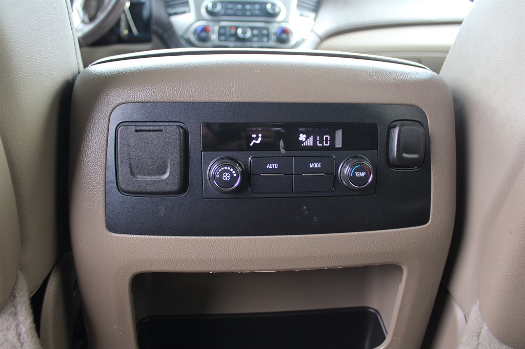 2015 Chevrolet Suburban LT 1500 photo