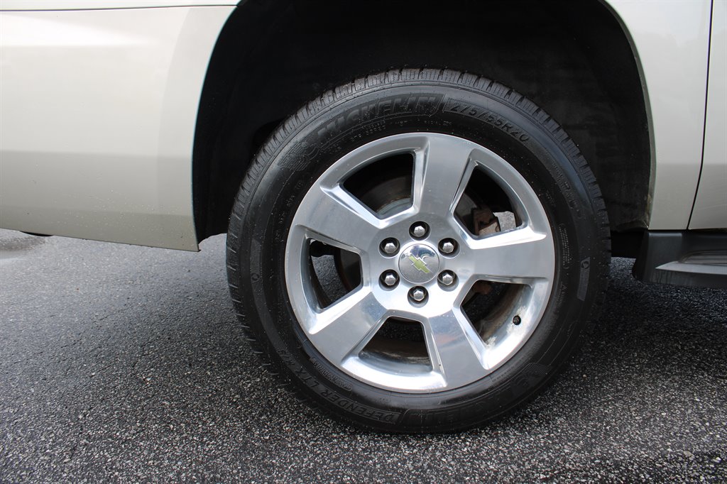 2015 Chevrolet Suburban LT 1500 photo