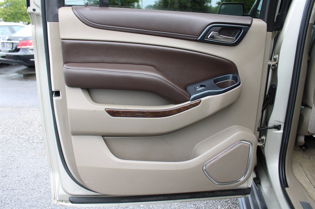 2015 Chevrolet Suburban LT 1500 photo