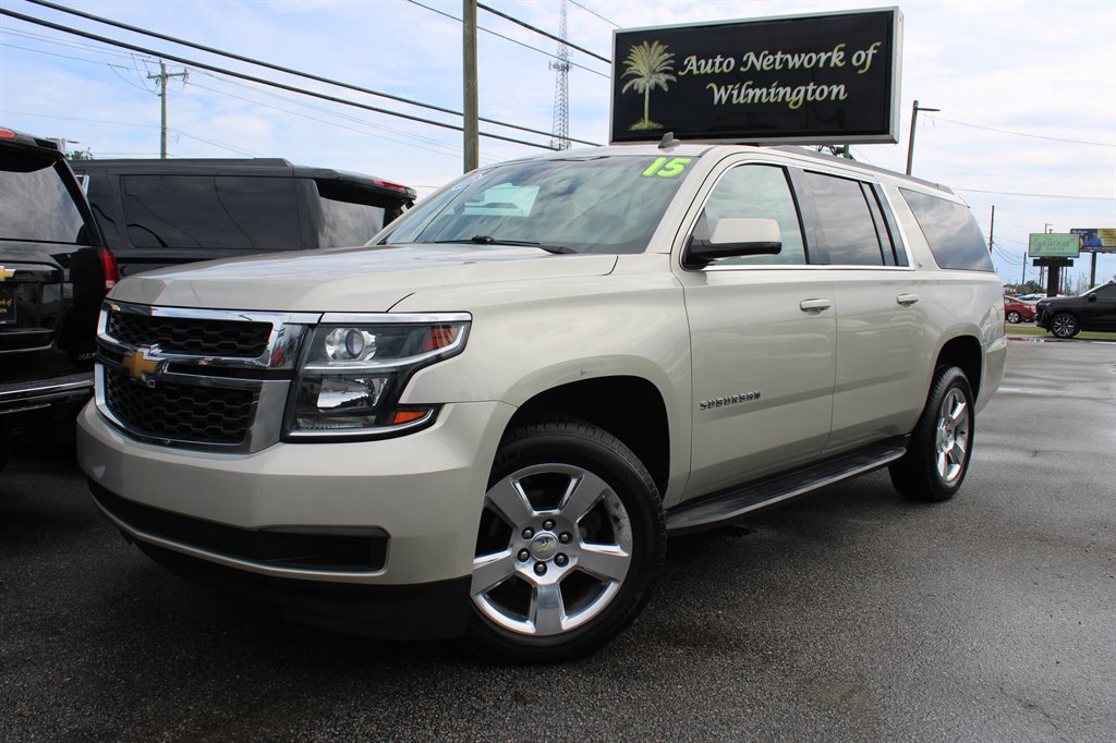 The 2015 Chevrolet Suburban LT 1500 photos