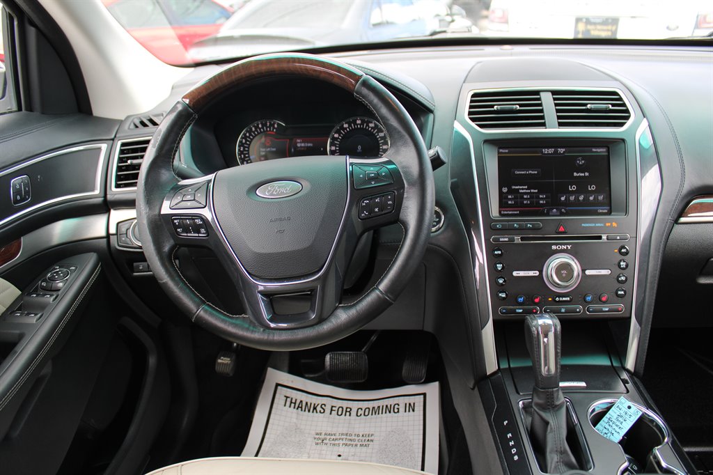 2016 Ford Explorer Platinum photo