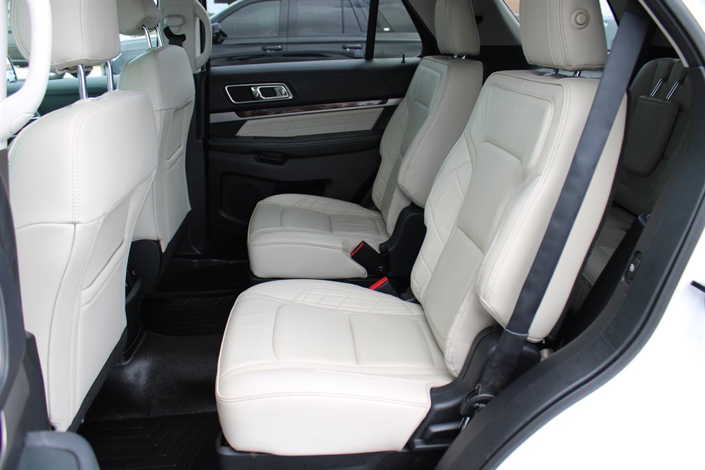2016 Ford Explorer Platinum photo