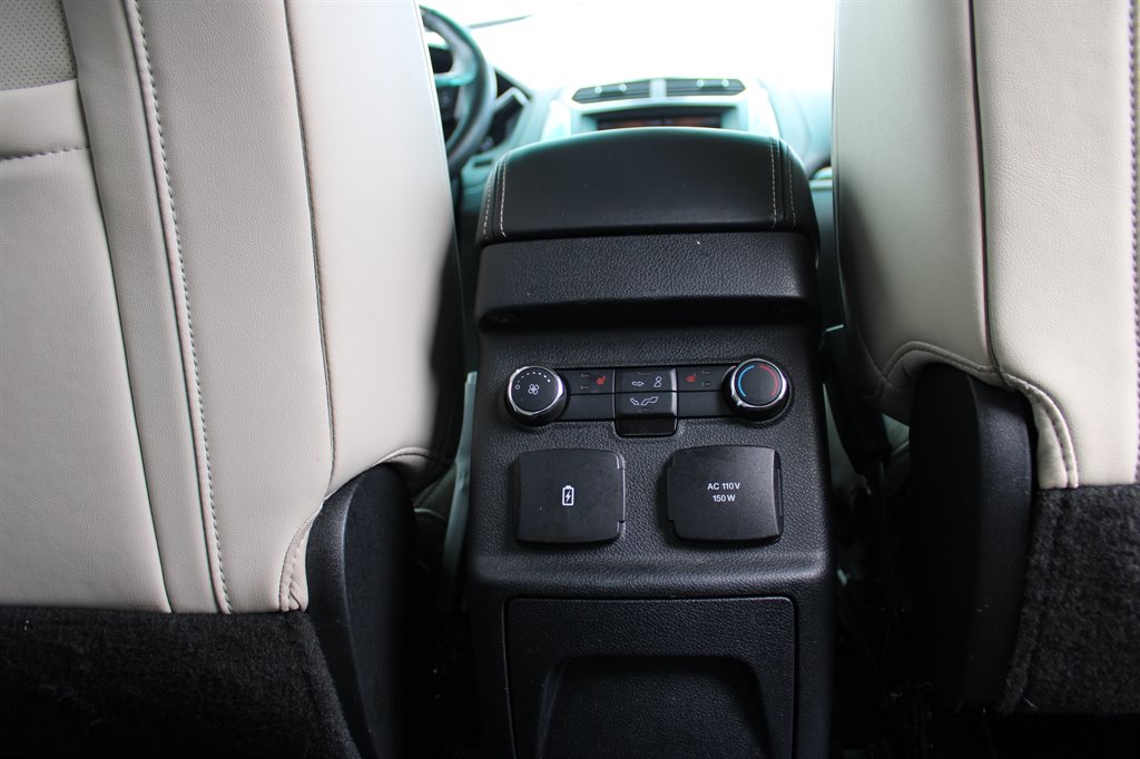 2016 Ford Explorer Platinum photo