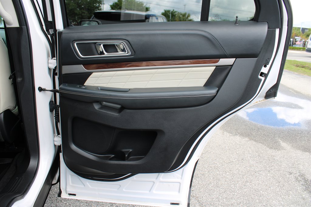 2016 Ford Explorer Platinum photo
