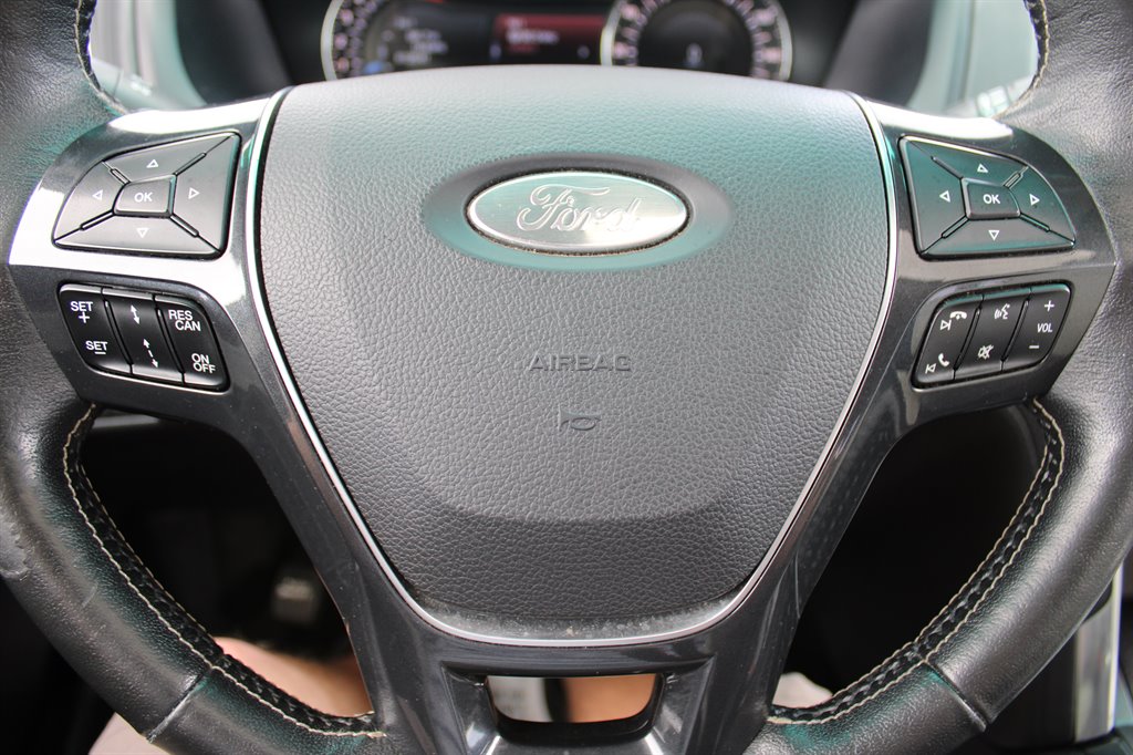 2016 Ford Explorer Platinum photo