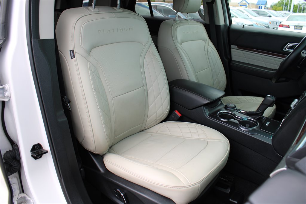 2016 Ford Explorer Platinum photo