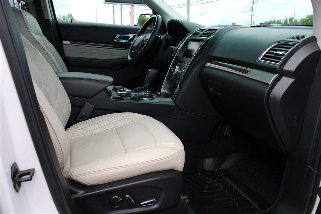 2016 Ford Explorer Platinum photo