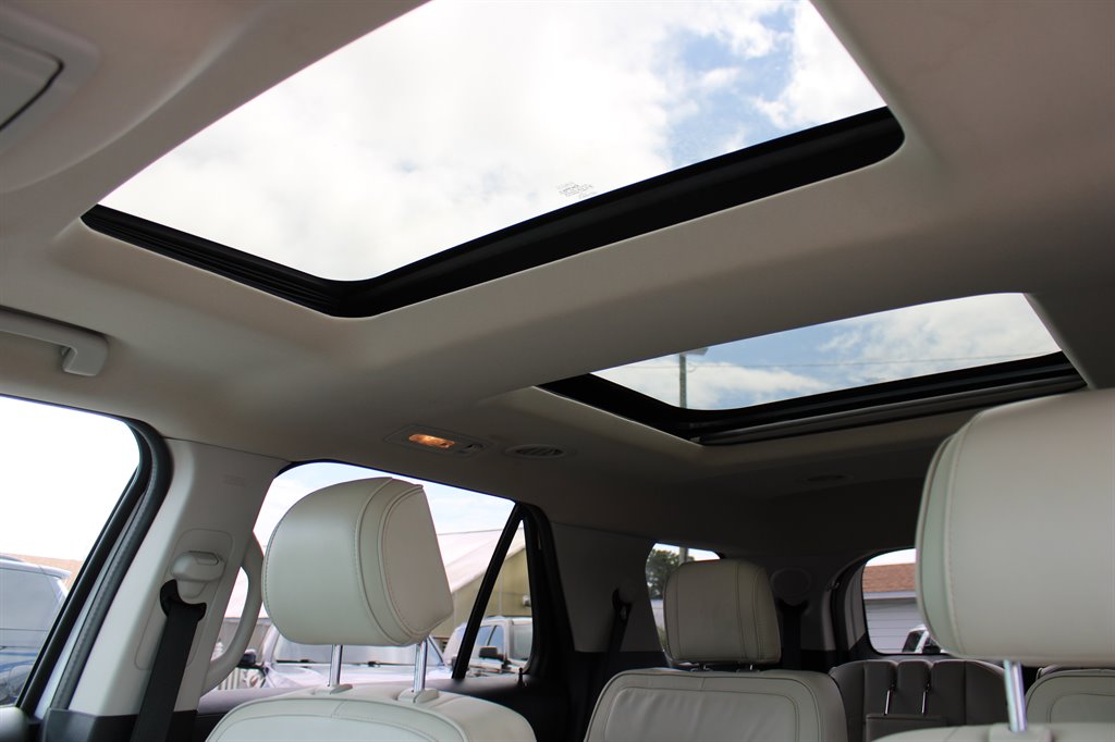 2016 Ford Explorer Platinum photo
