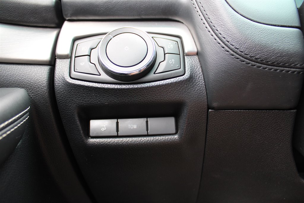 2016 Ford Explorer Platinum photo