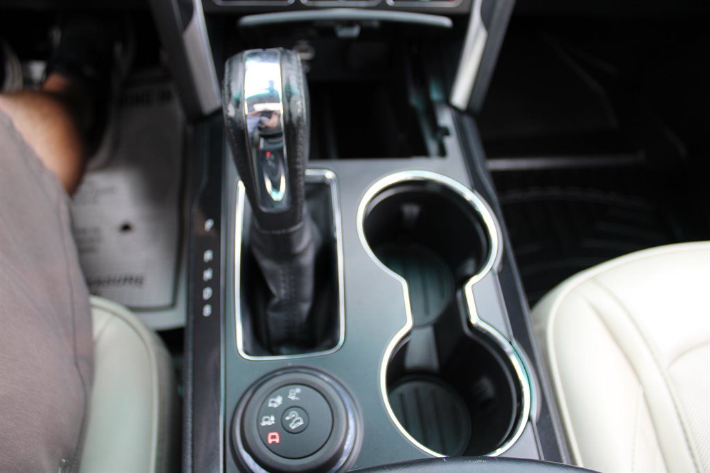 2016 Ford Explorer Platinum photo