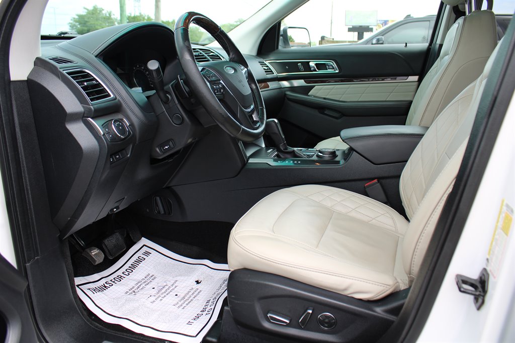 2016 Ford Explorer Platinum photo