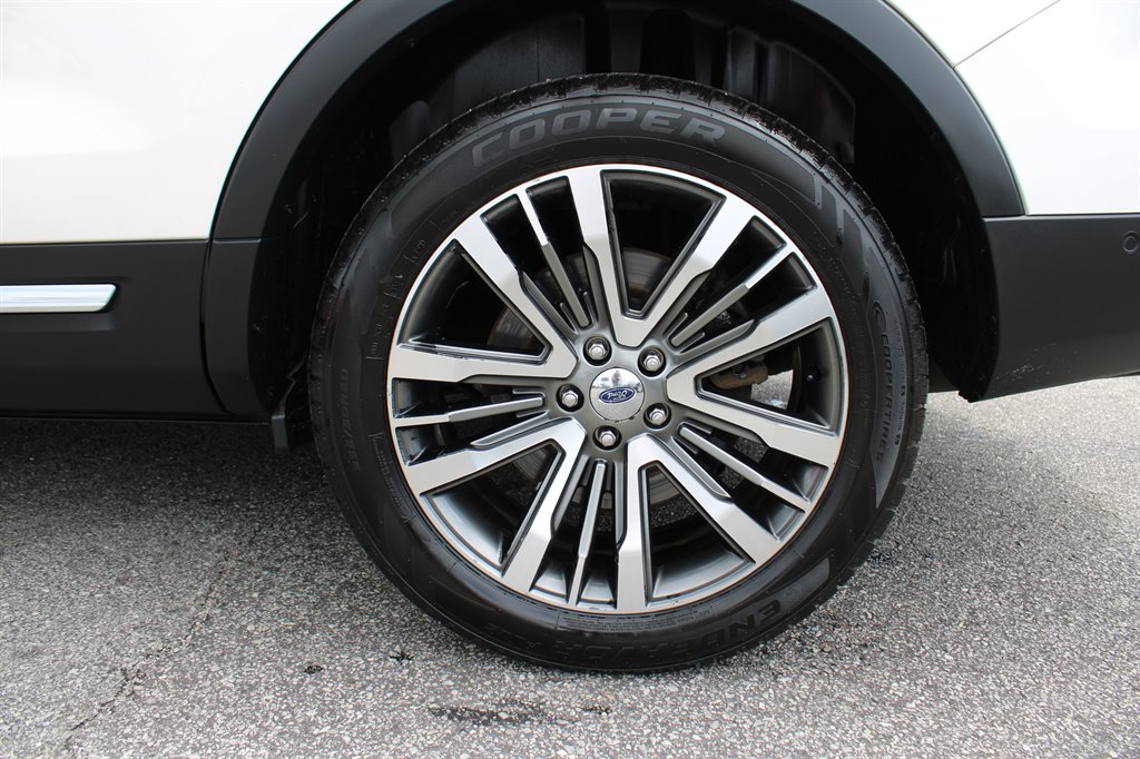 2016 Ford Explorer Platinum photo