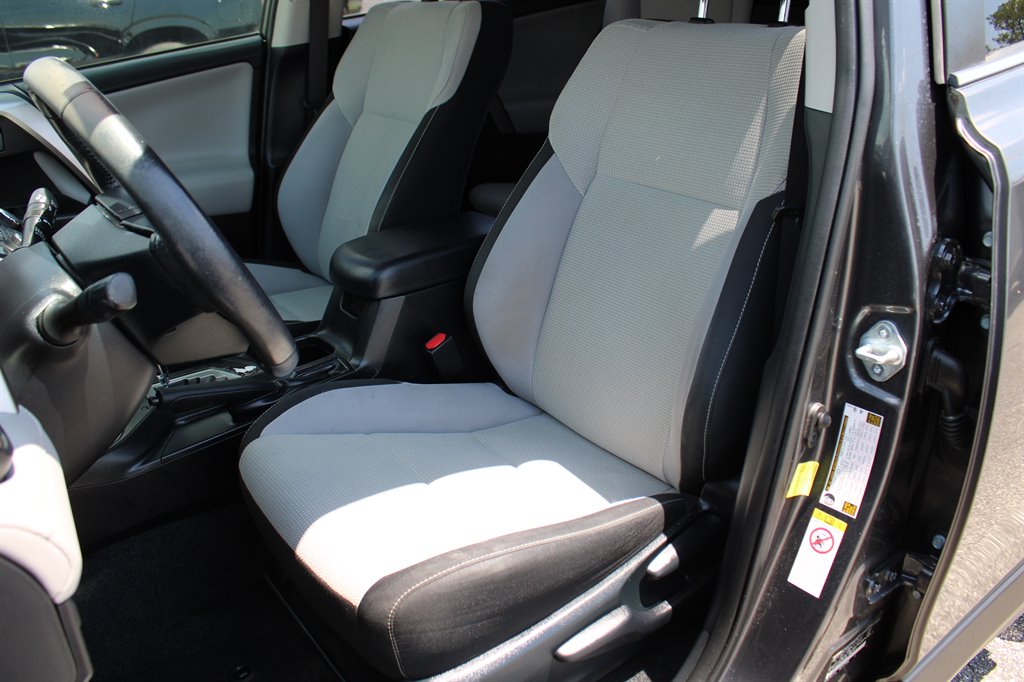 2017 Toyota RAV4 XLE photo