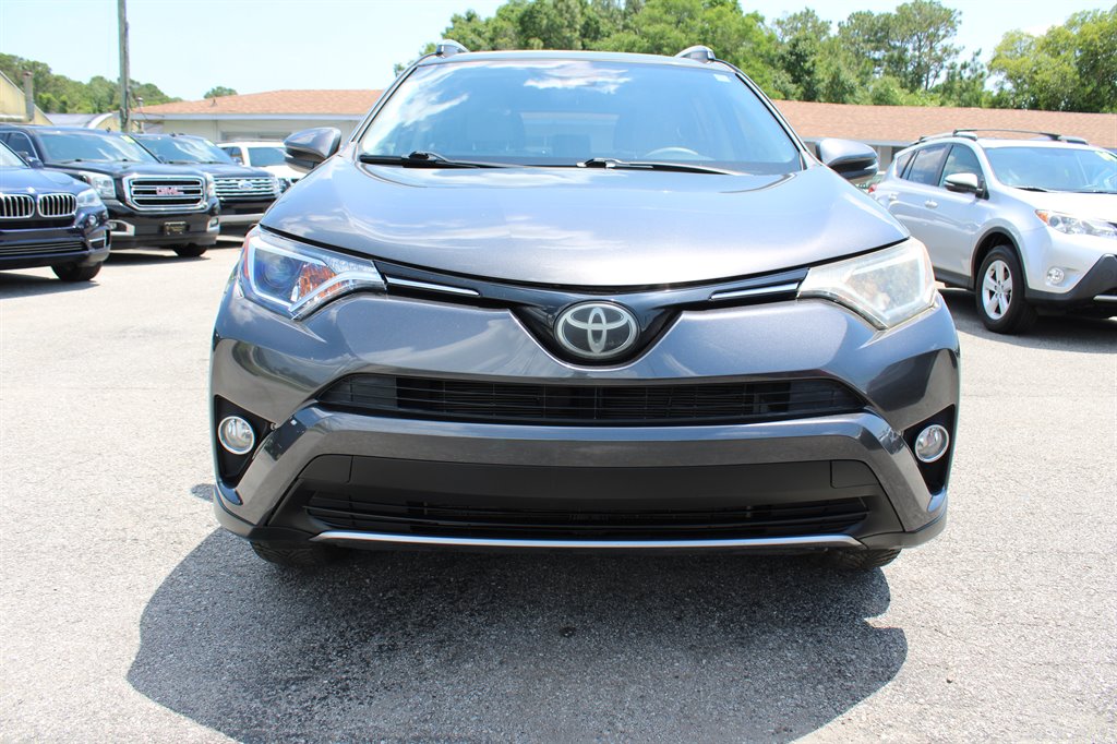 2017 Toyota RAV4 XLE photo