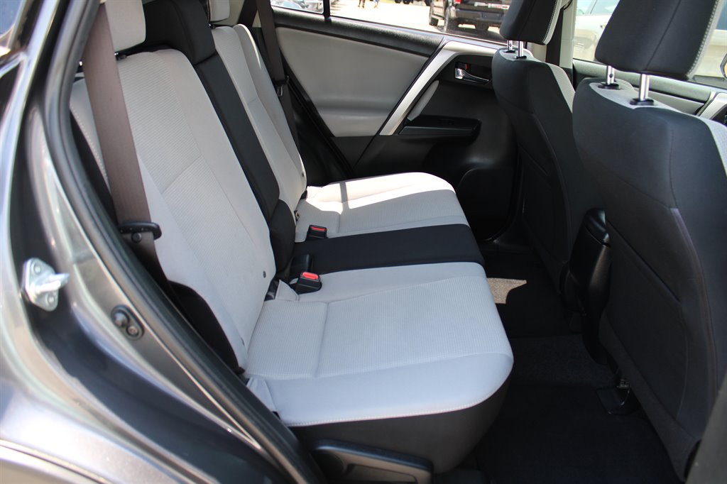 2017 Toyota RAV4 XLE photo