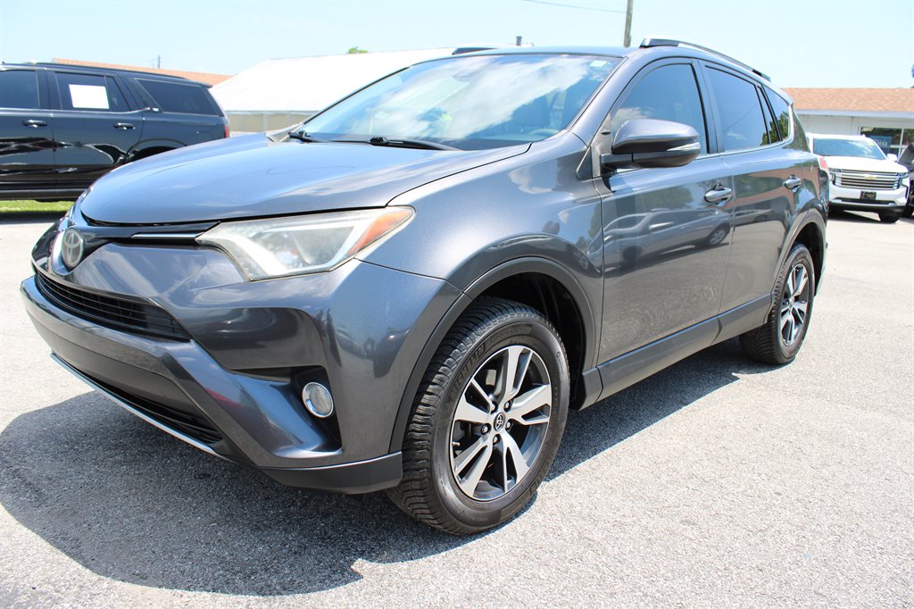 2017 Toyota RAV4 XLE photo