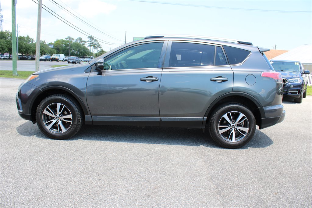 2017 Toyota RAV4 XLE photo