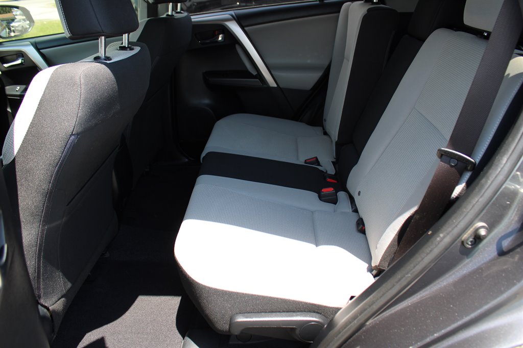 2017 Toyota RAV4 XLE photo