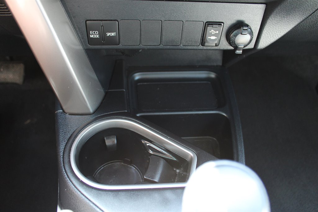 2017 Toyota RAV4 XLE photo