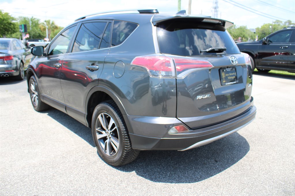 2017 Toyota RAV4 XLE photo