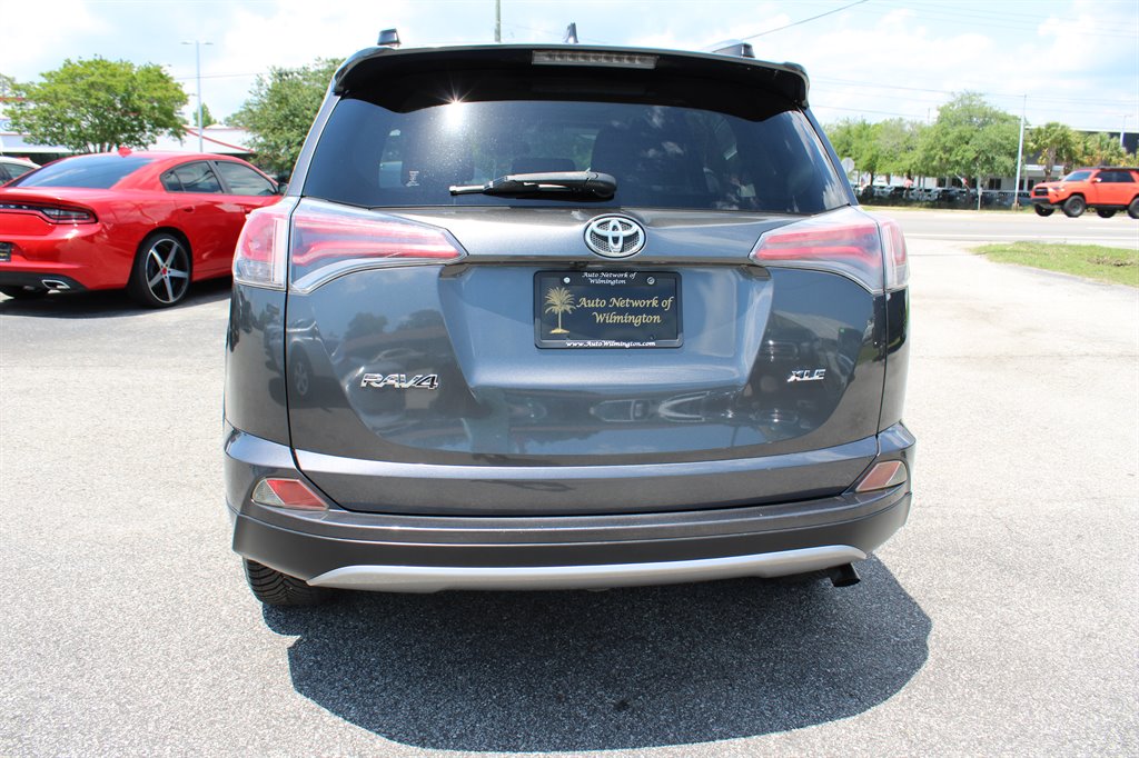 2017 Toyota RAV4 XLE photo