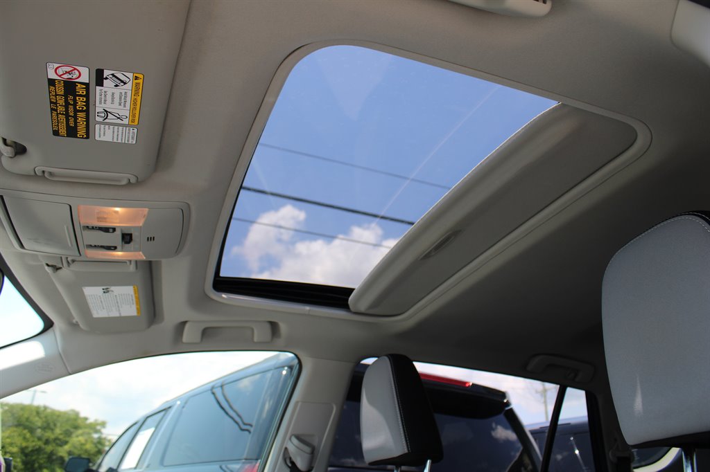 2017 Toyota RAV4 XLE photo