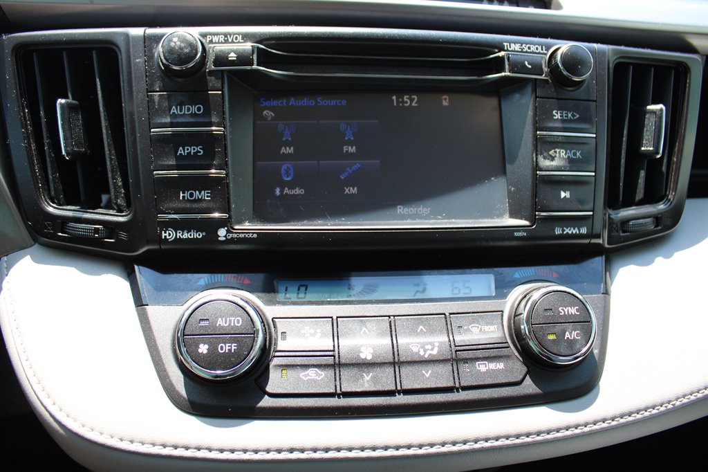 2017 Toyota RAV4 XLE photo