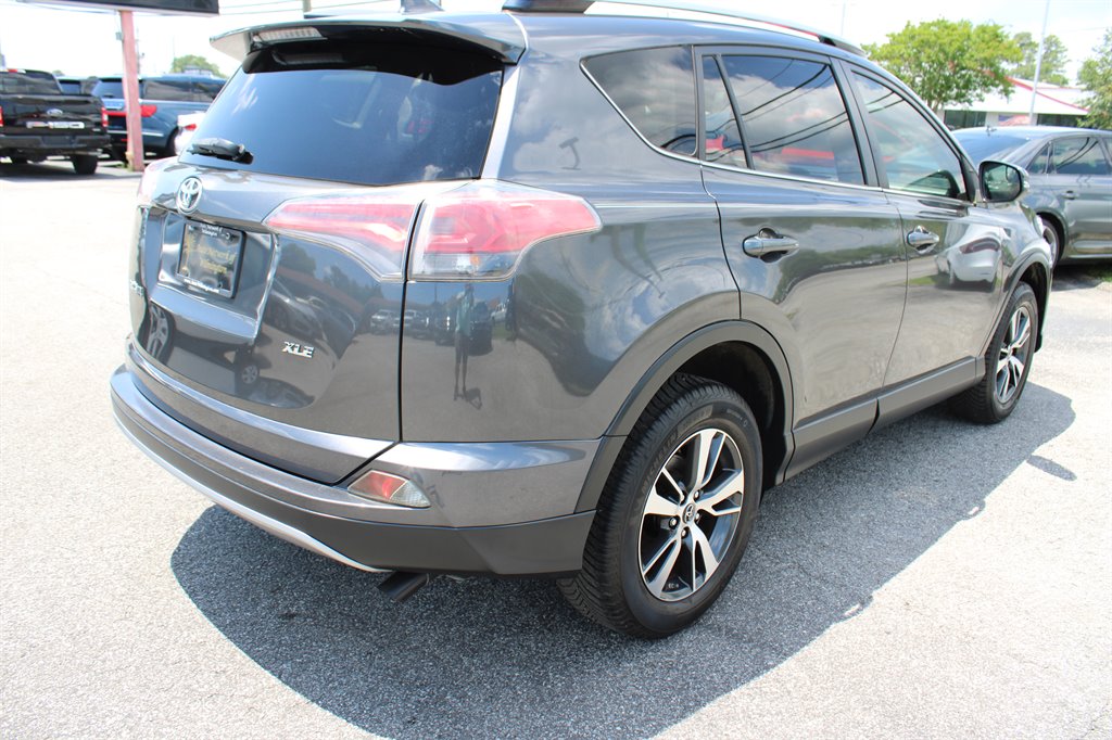 2017 Toyota RAV4 XLE photo