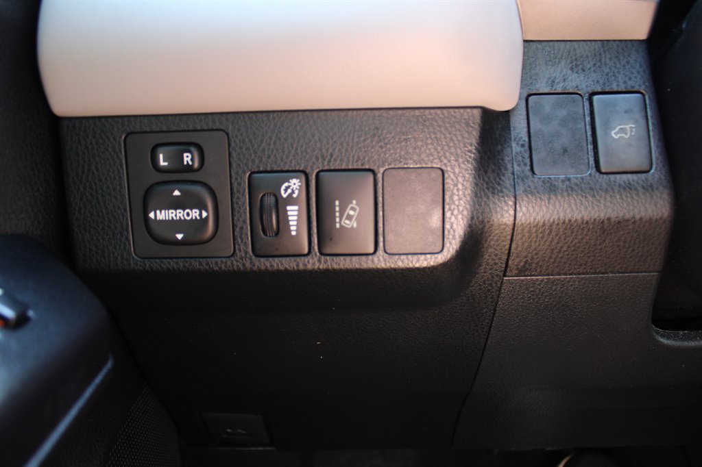 2017 Toyota RAV4 XLE photo